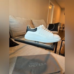Alexander McQueen men’s oversized Larry Bicolor leather low top sneakers
